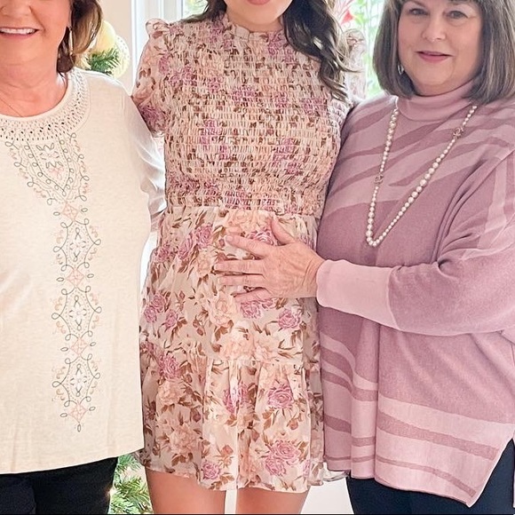 Adelyn Rae Darlene Long Sleeve Floral Smocked Dress
 
ROSE BROWN, Size Medium - Picture 8 of 8